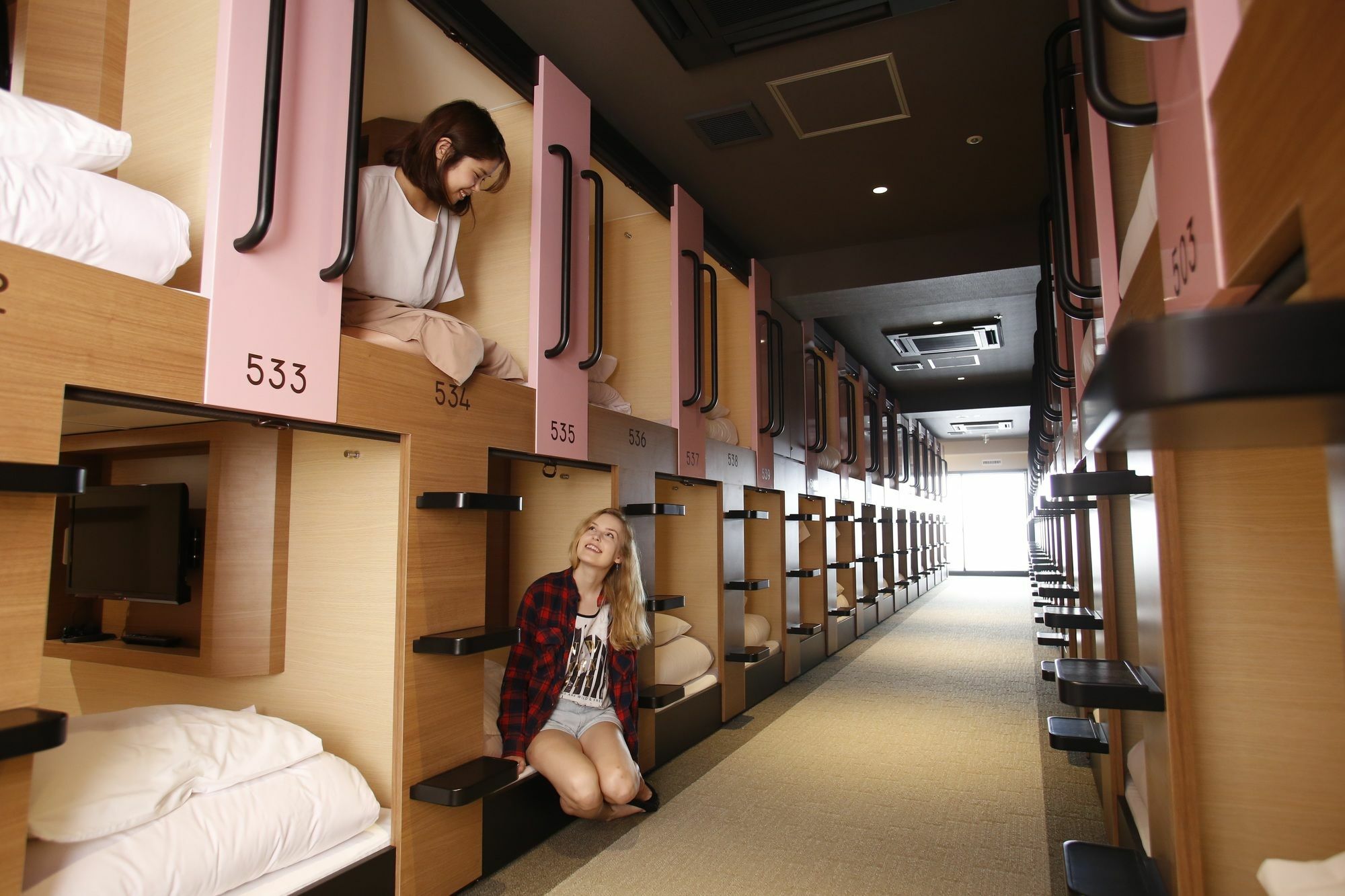 Y'S Cabin Osaka Namba Экстерьер фото