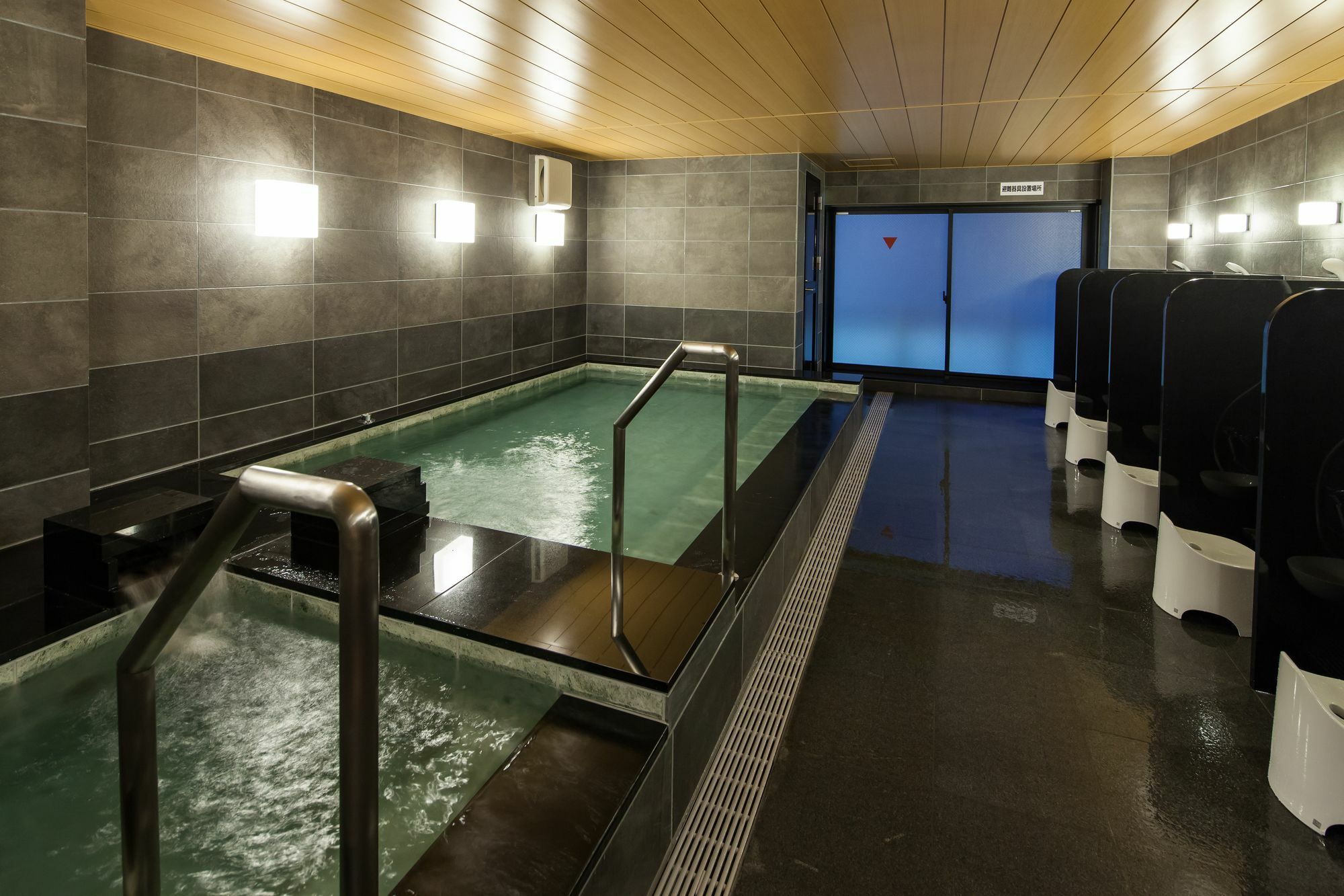 Y'S Cabin Osaka Namba Экстерьер фото