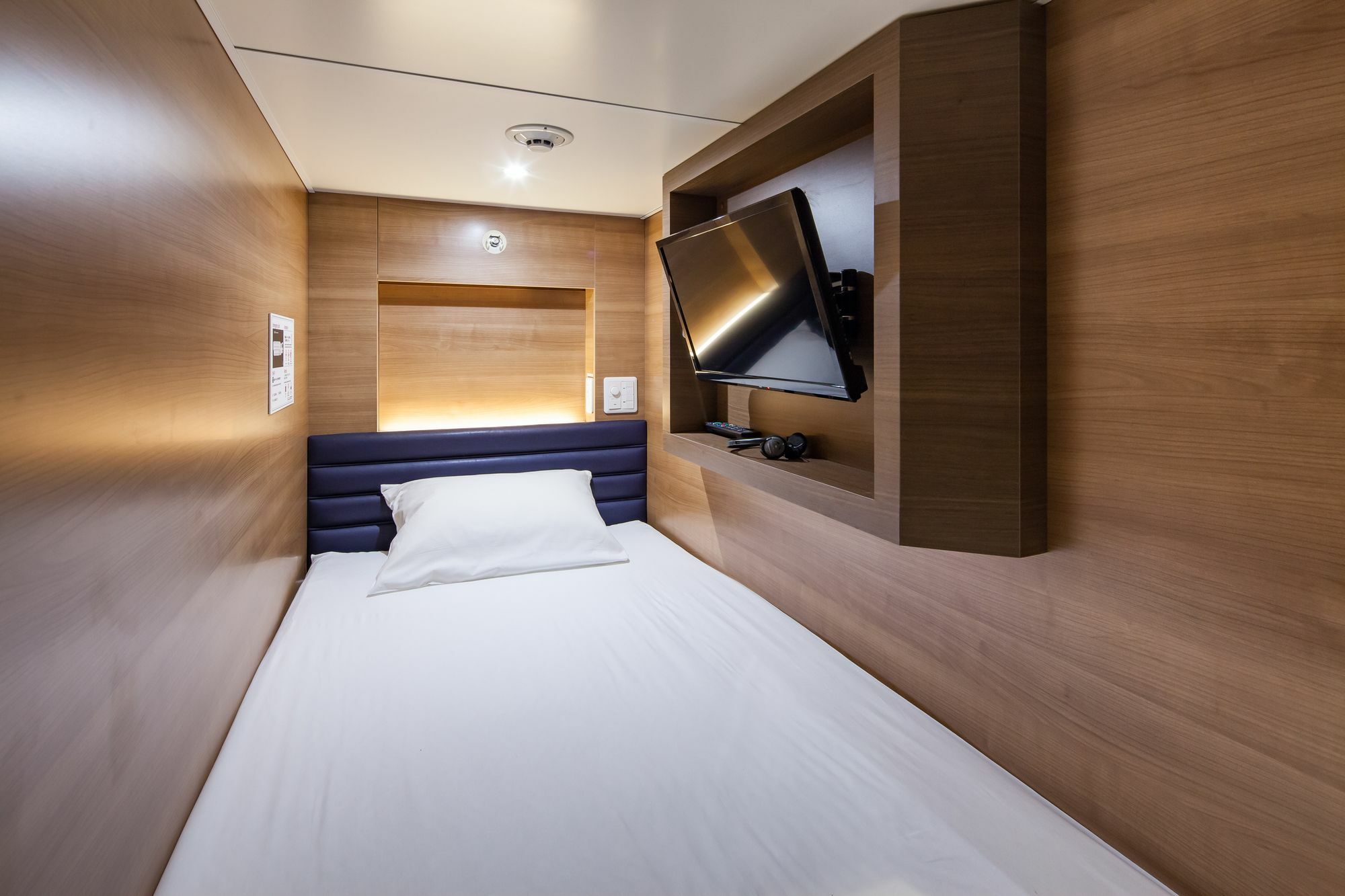 Y'S Cabin Osaka Namba Экстерьер фото