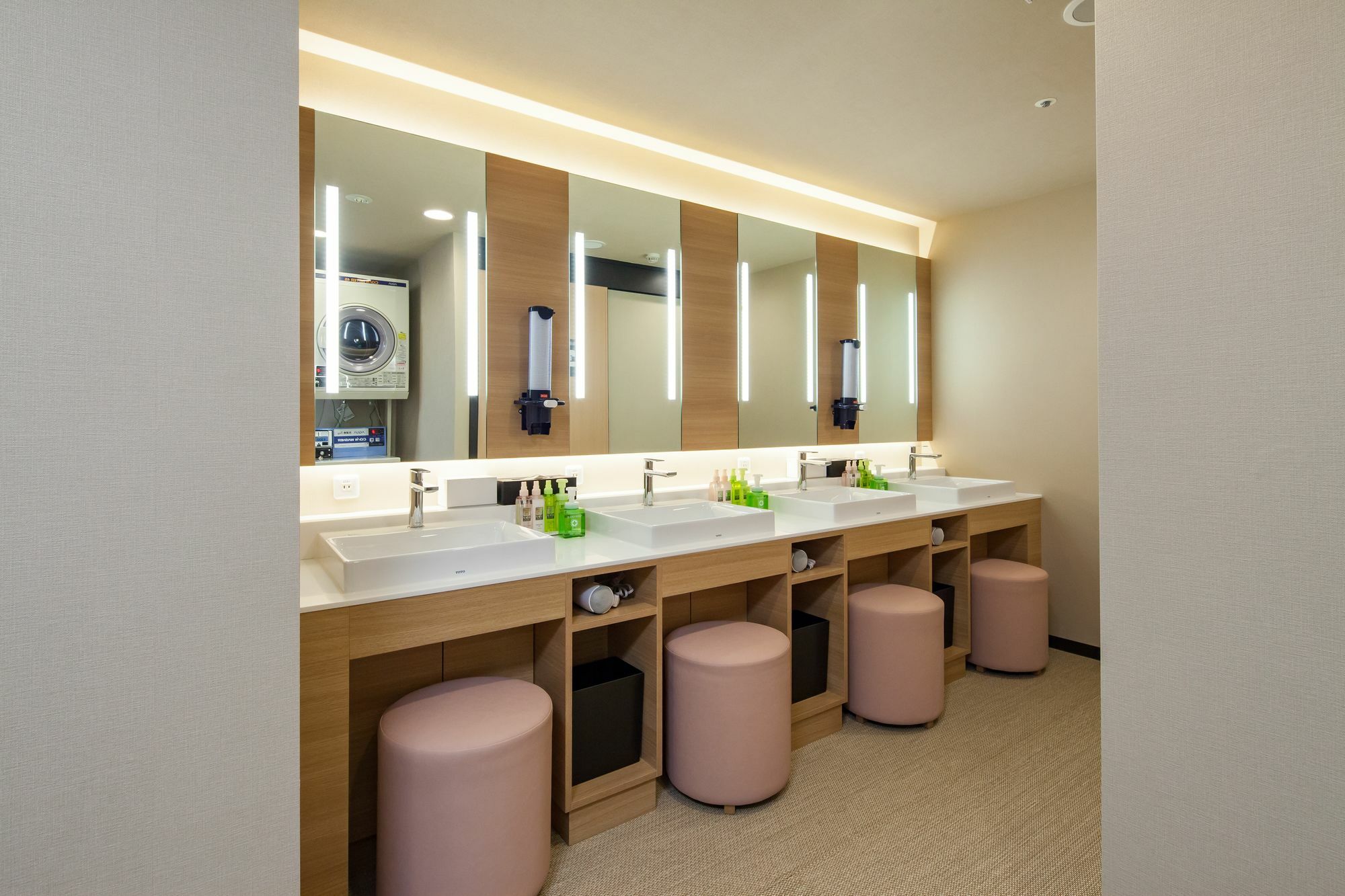 Y'S Cabin Osaka Namba Экстерьер фото