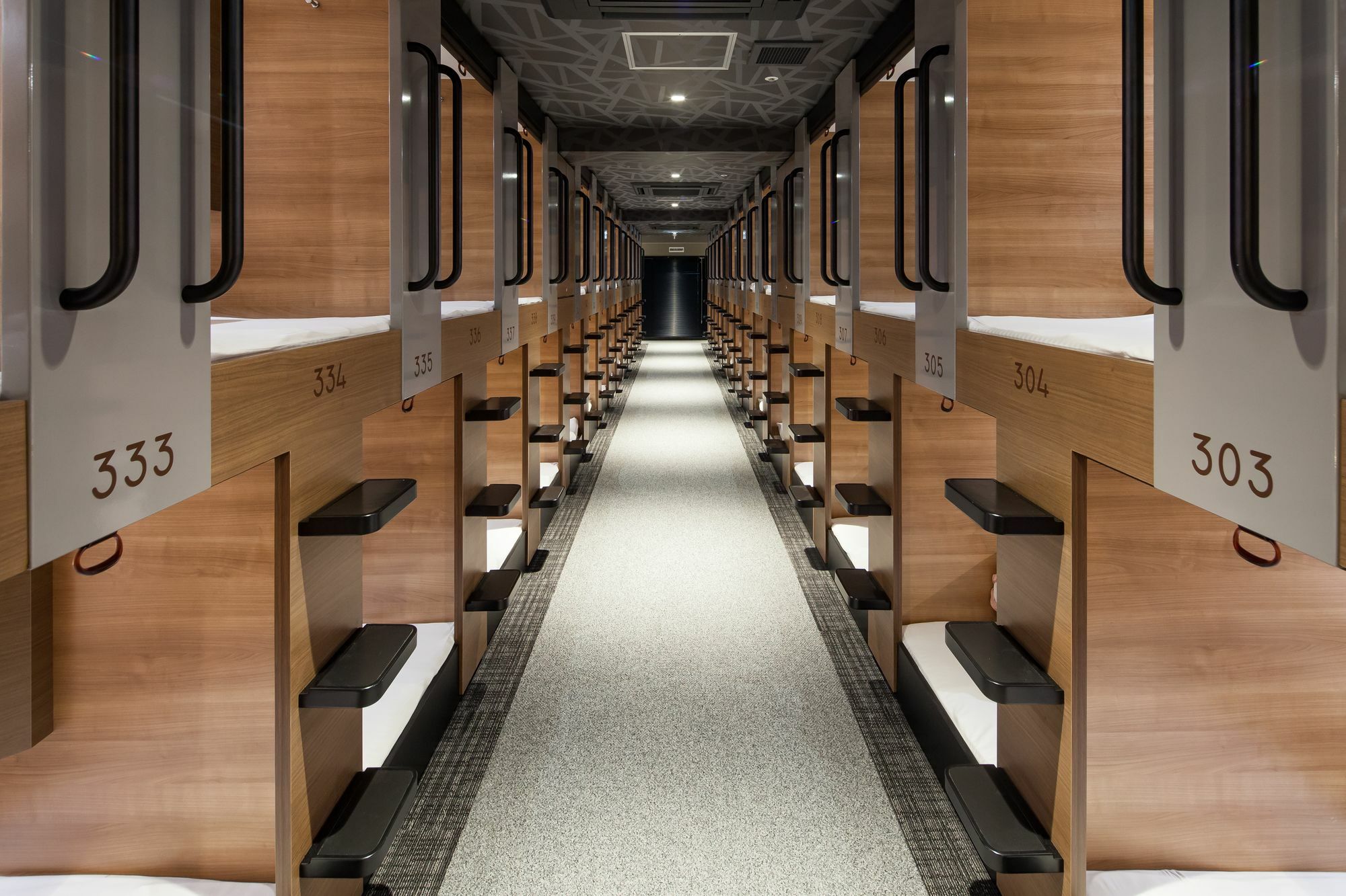 Y'S Cabin Osaka Namba Экстерьер фото