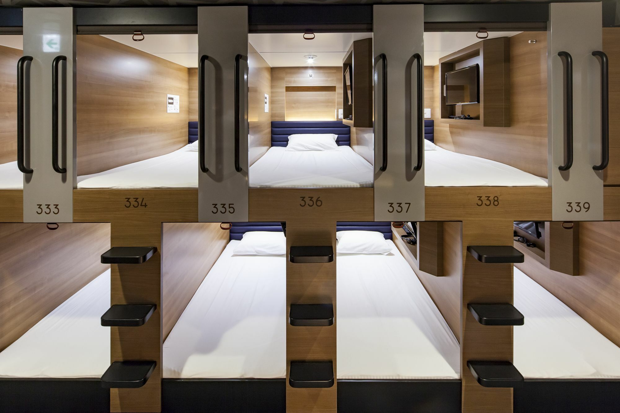 Y'S Cabin Osaka Namba Экстерьер фото