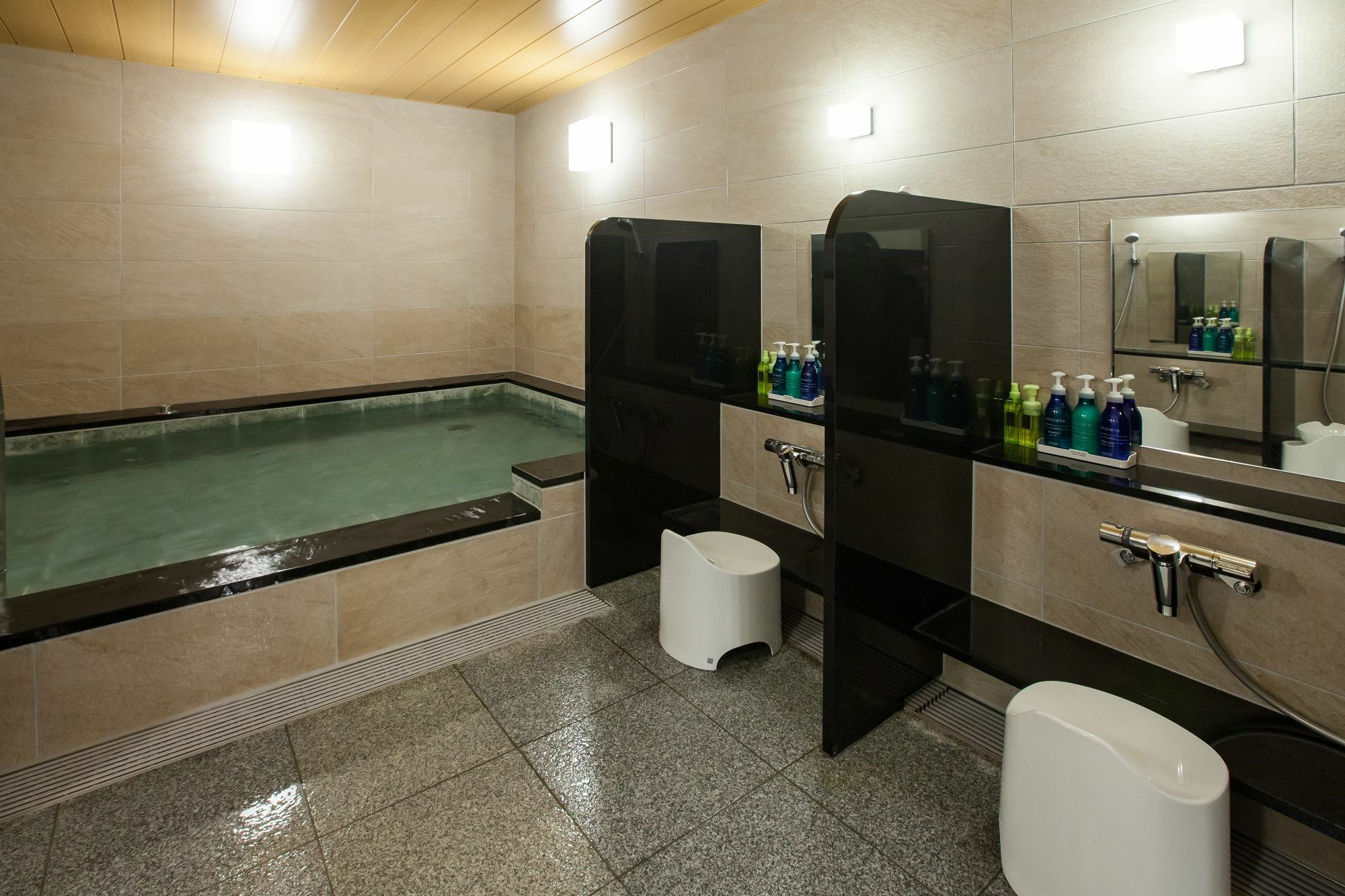 Y'S Cabin Osaka Namba Экстерьер фото