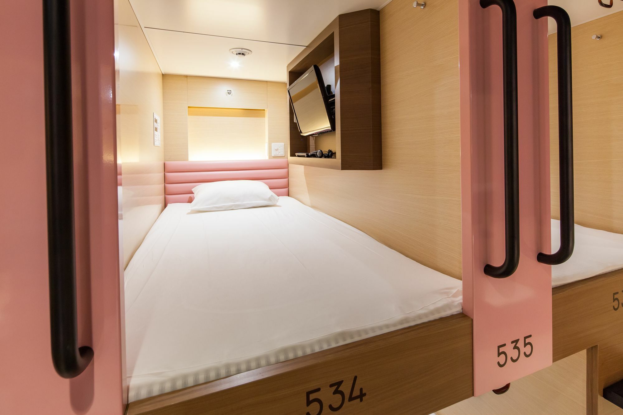 Y'S Cabin Osaka Namba Экстерьер фото