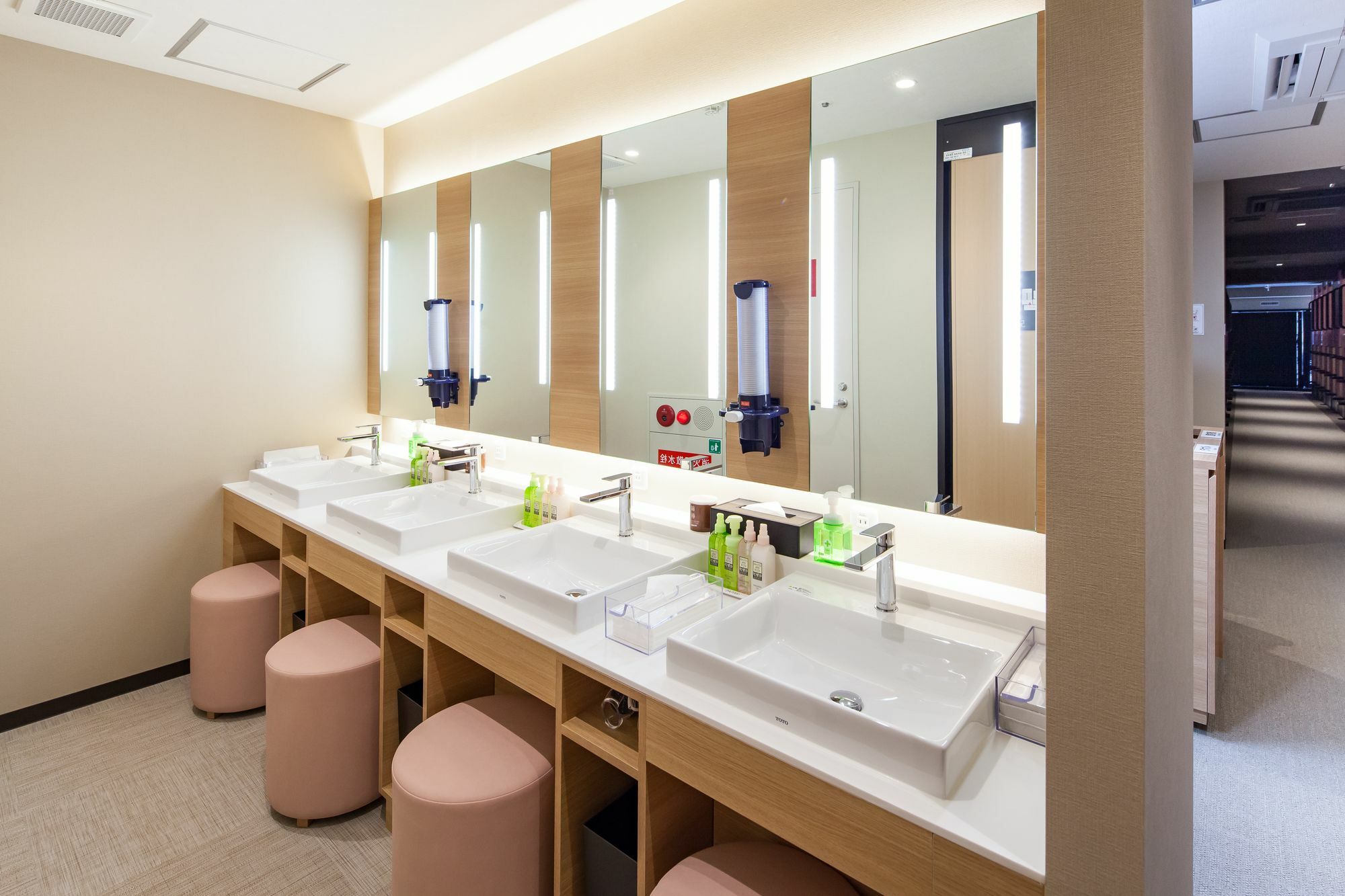 Y'S Cabin Osaka Namba Экстерьер фото